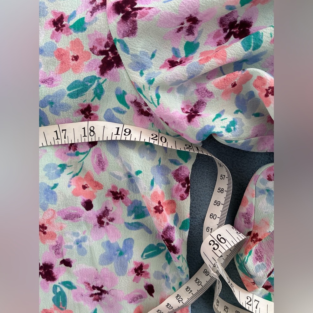 Elle Colorful Floral Top size large hi lo - Picture 2 of 4